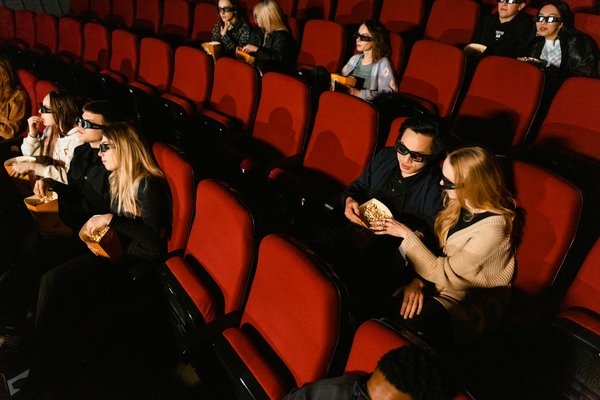 Chroniques des Humoristes : Les Icônes Inoubliables Qui Ont Marqué de Leur Empreinte
